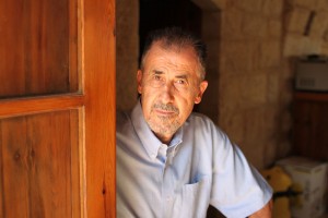Fantasmas pasados-Bassam Lahoud en su casa en Jbail_web